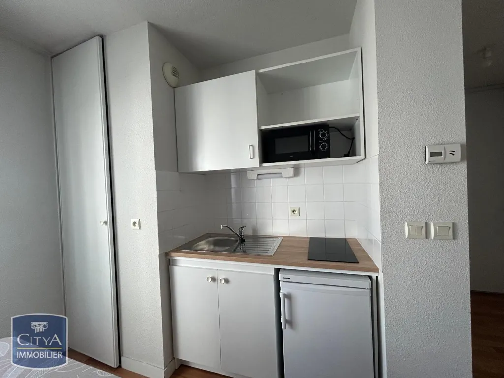 Cuisine - Appartement Meublé T1 avec Ascenseur à Laval