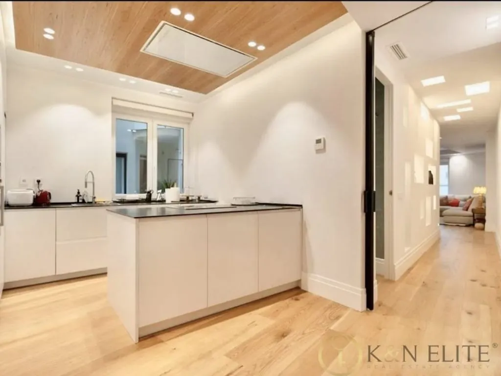 Cuisine - Luxury Flat with High-End Amenities in Recoletos, Madrid