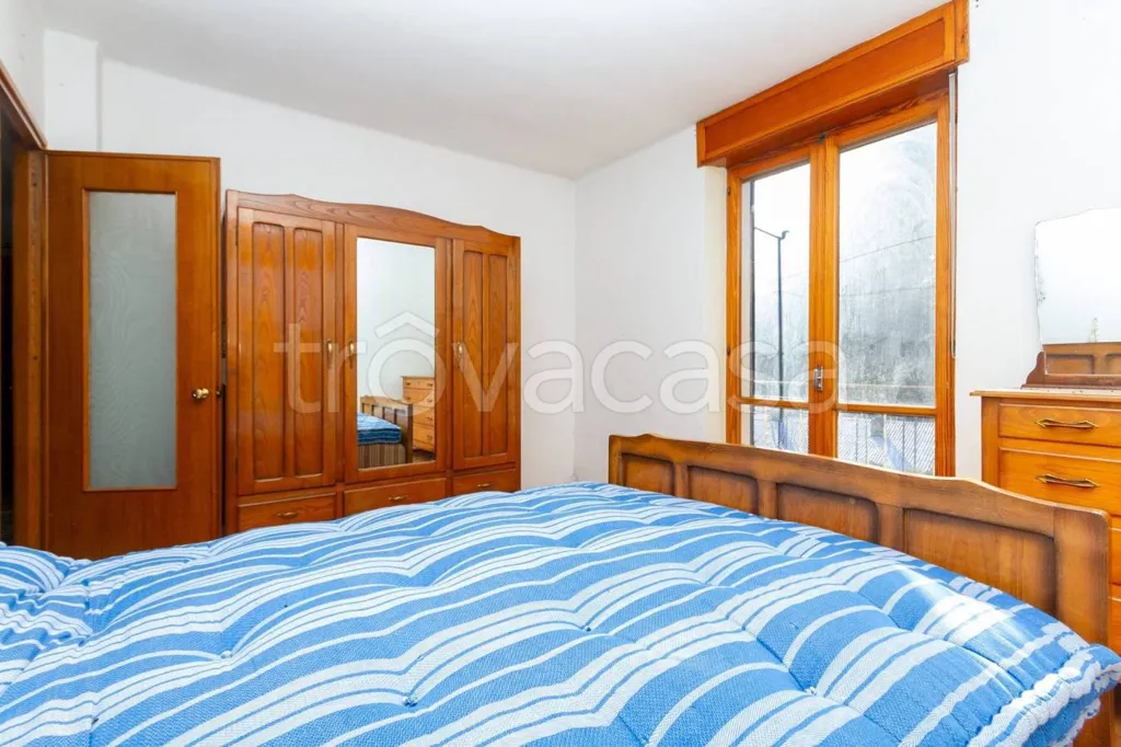 Chambres - Detached House with Three Garages in Frassino