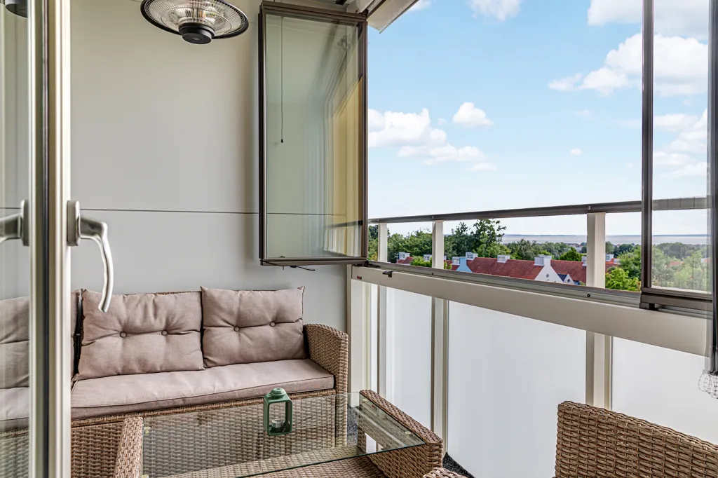Balcon - Renovated Two-Bedroom with Balcony in Ättekulla