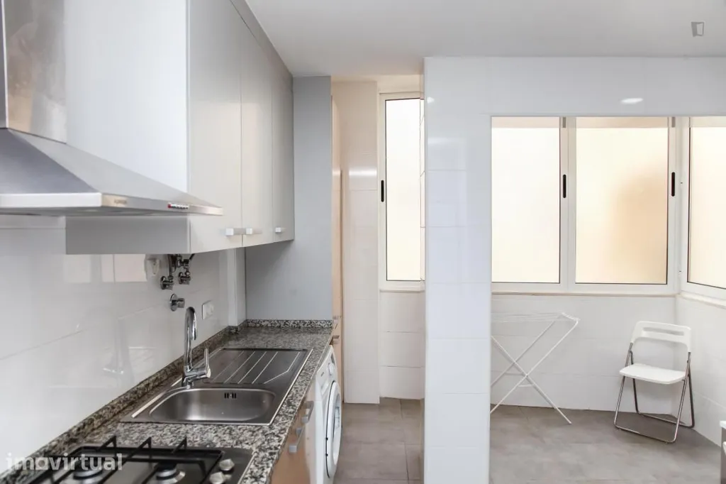 Kitchen - Private Room in Coimbra, Cidral