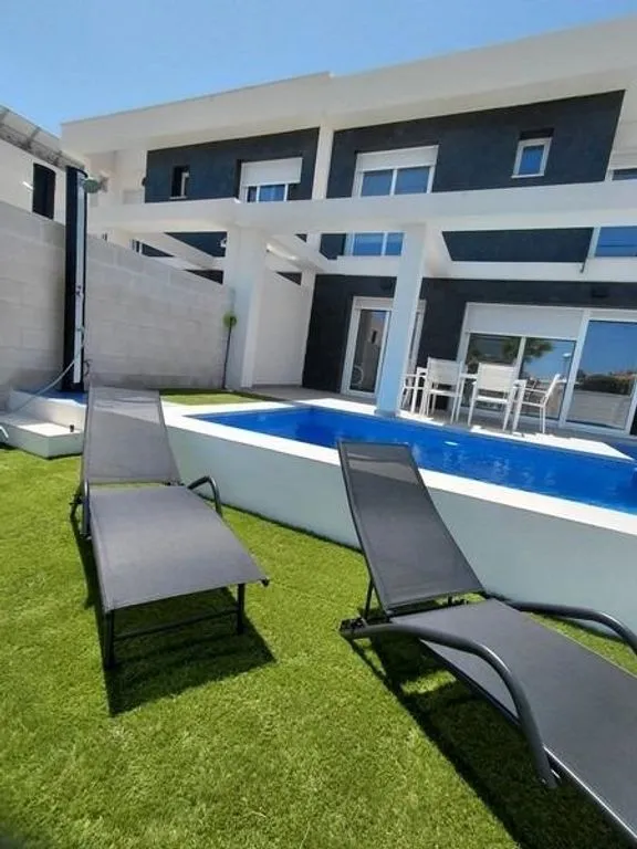 Piscine - Modern Villa with Private Pool in Gran Alacant