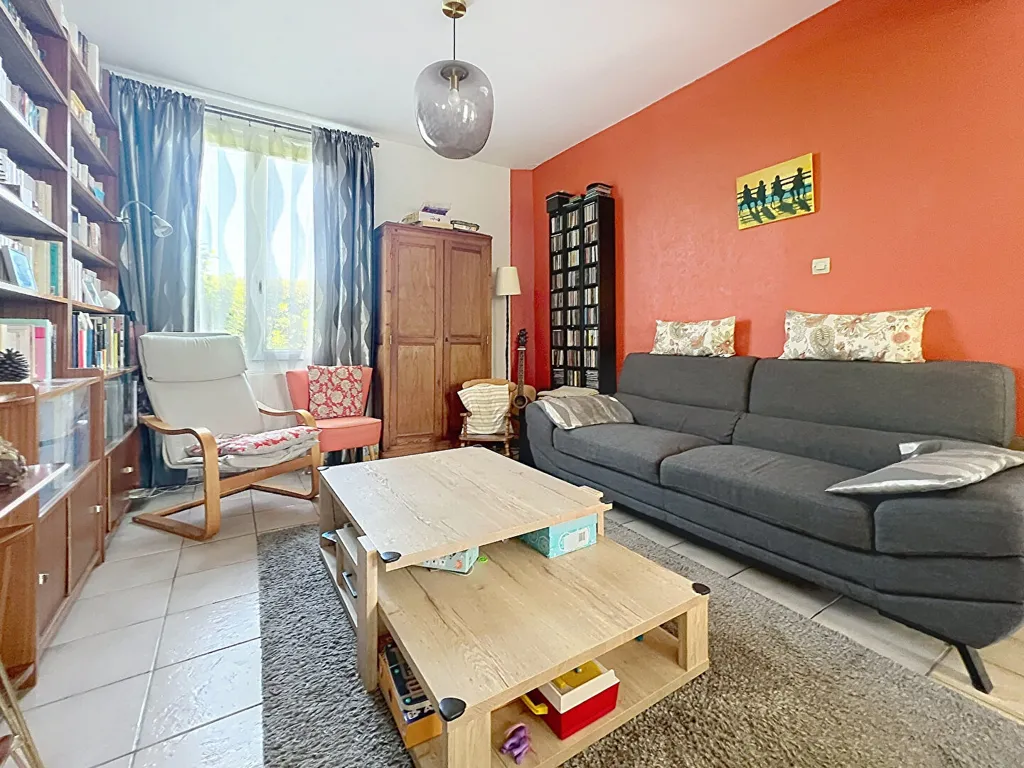 Séjour - Maison Jumelée avec Jardin et Garage à Caen