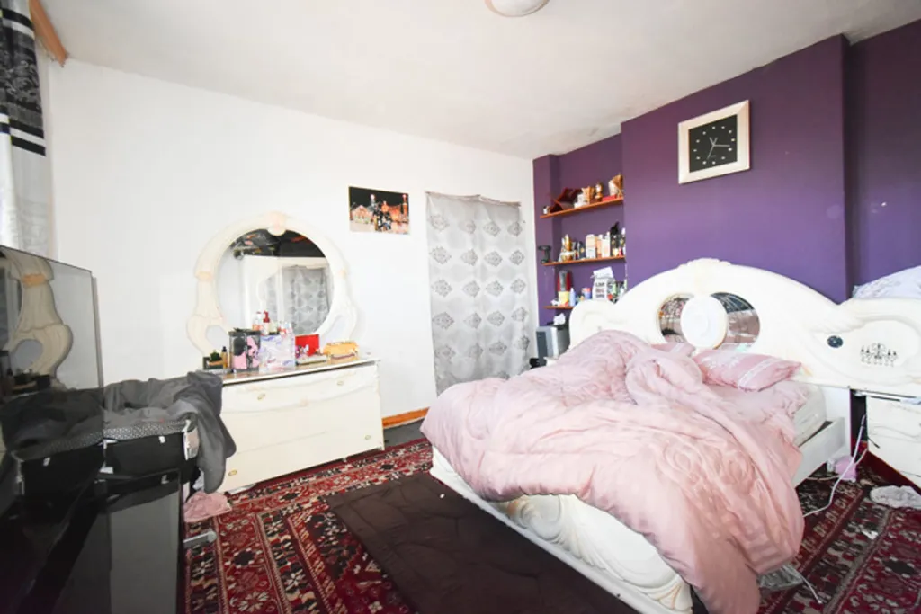 Chambres - Immeuble à Rénover avec Jardin à Verviers