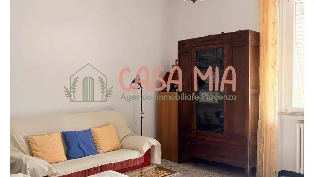 Séjour - Spacious Apartment with Balcony in Piacenza