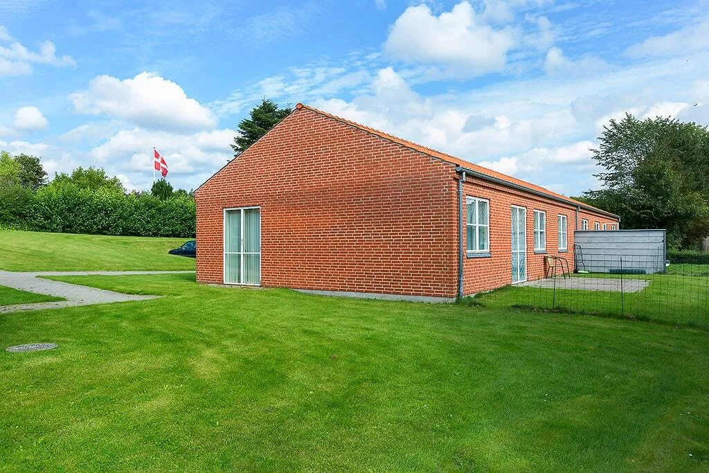 Aed - Two-Bedroom Apartment with Garden in Ørsted
