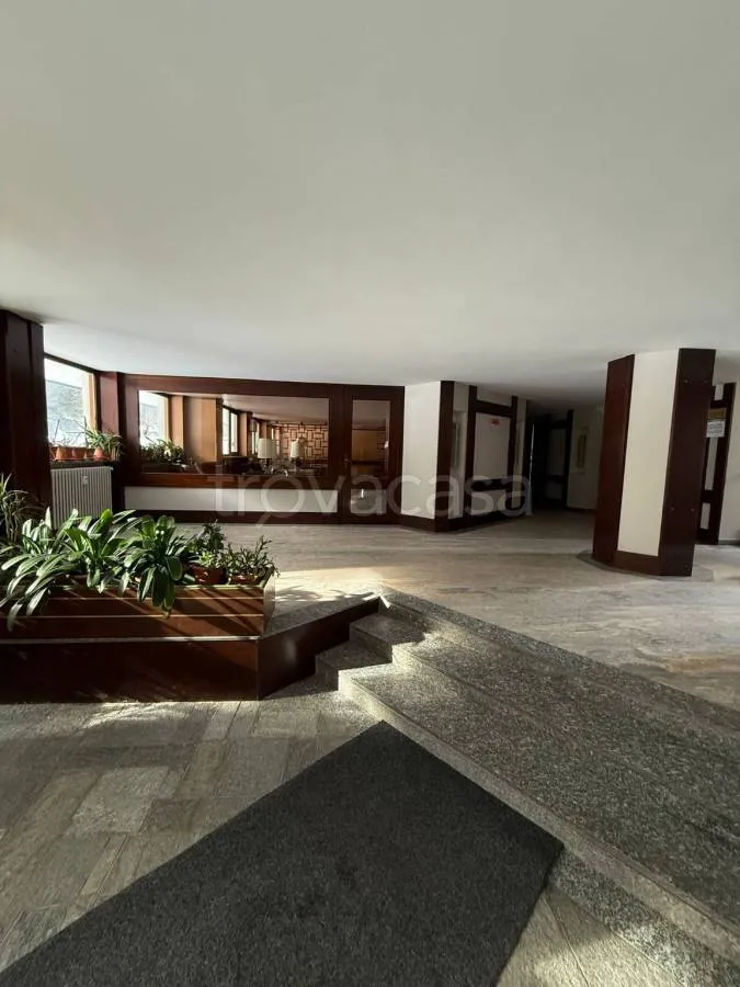 hallway_entrance