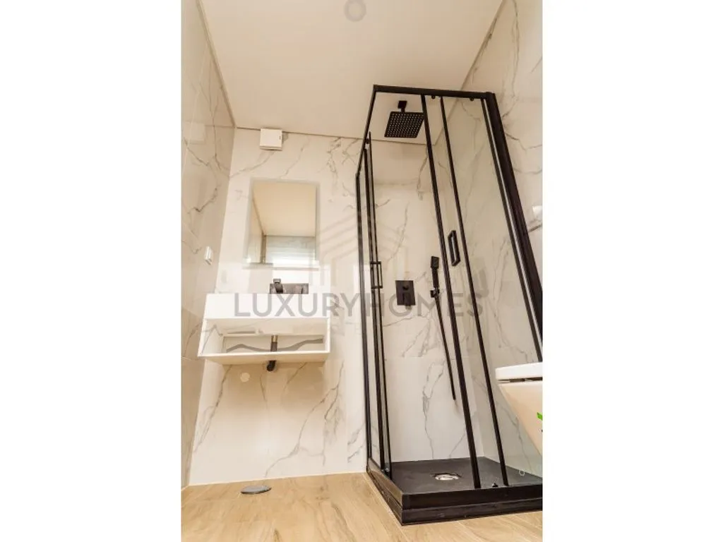 Salles de bain - Luxury Duplex with Terrace in Almancil
