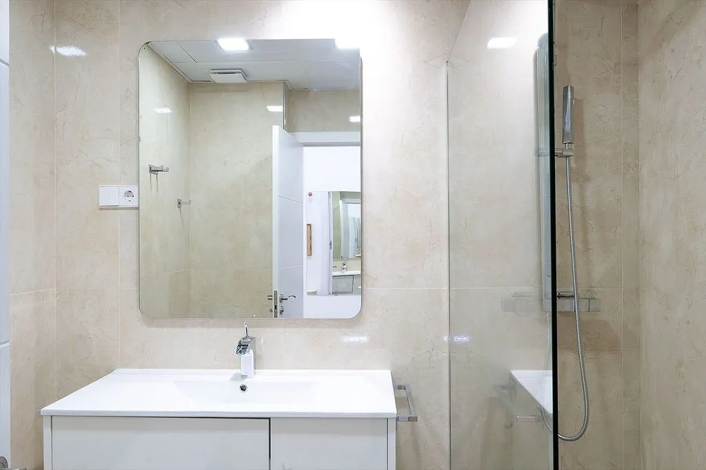 Salles de bain - Fully Renovated Flat with Balcony in Trafalgar