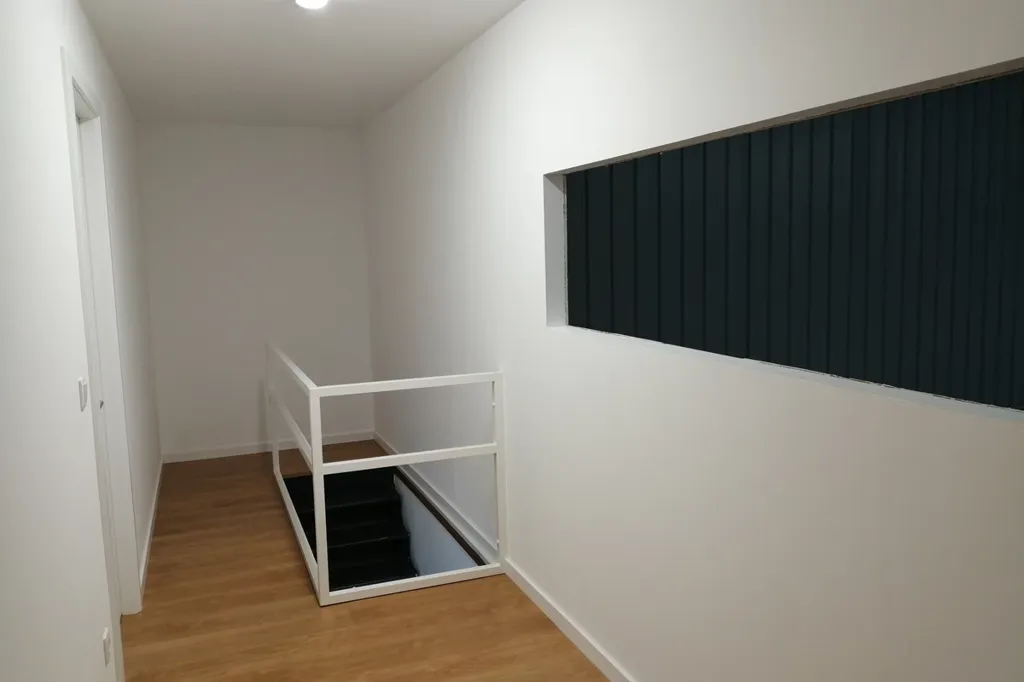 Entrée - Warehouse with High Ceilings in Accessible Location