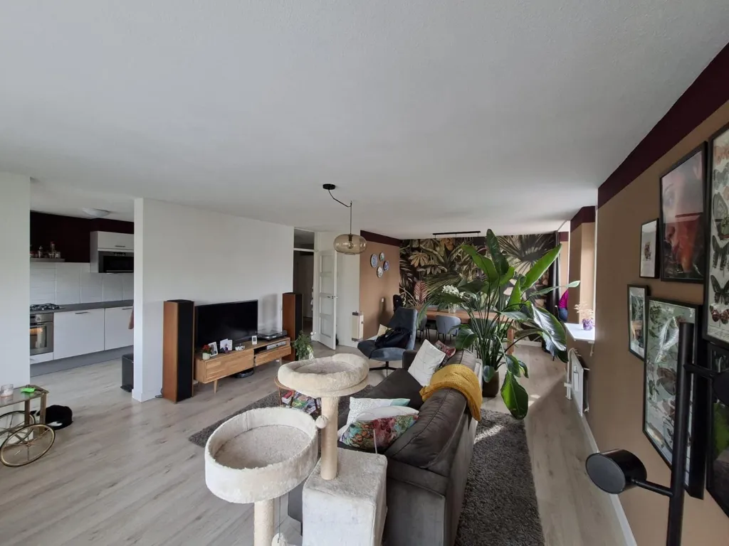 Elutuba - Modernised 3-Bedroom Flat with Balcony in Delft