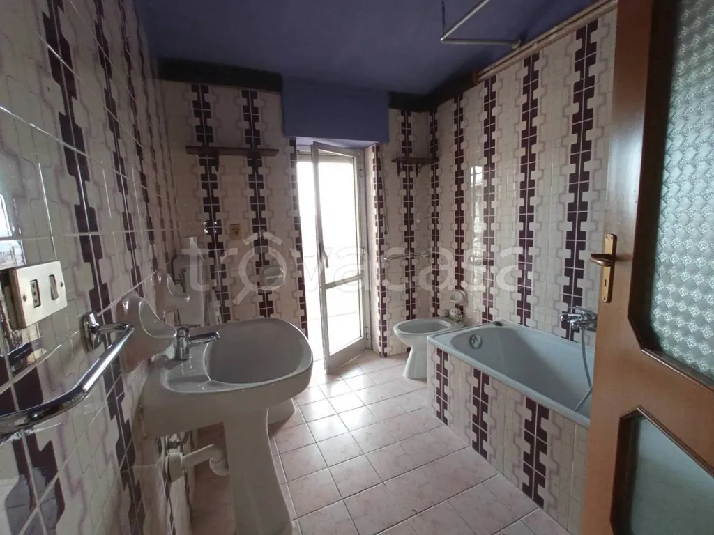 Salles de bain - Penthouse with Balcony in Roccaforte Mondovì