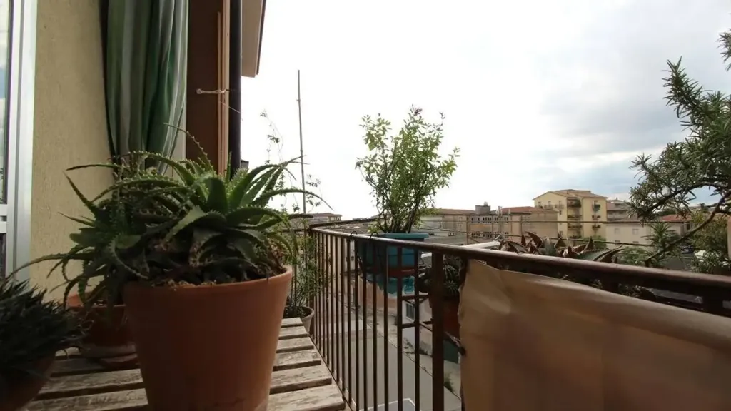Balcon - Rustic-Style Apartment with Balcony in Verona