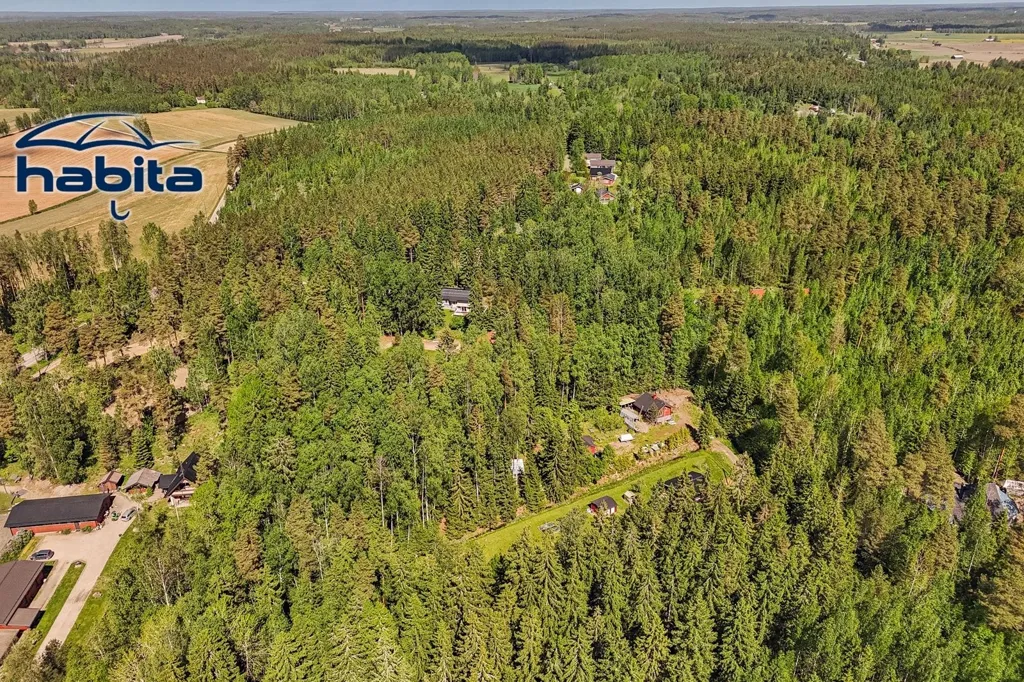 Vista aerea - Lot with 5 Parking Spaces in Tuusula