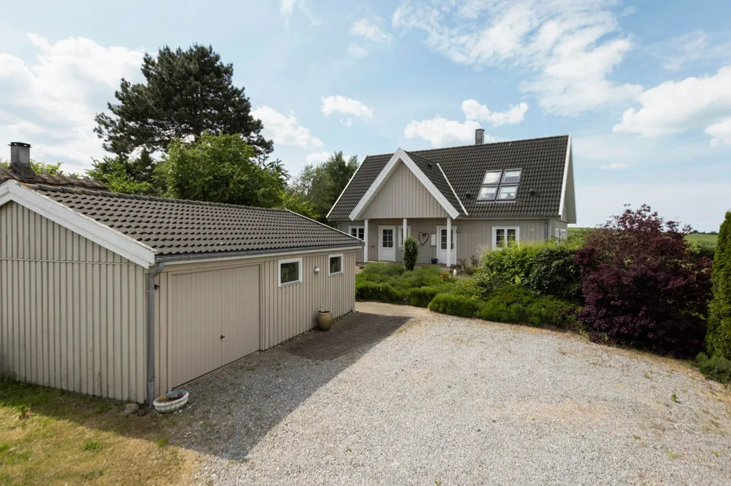Välivaade - Modern Villa with Scenic Views in Vig