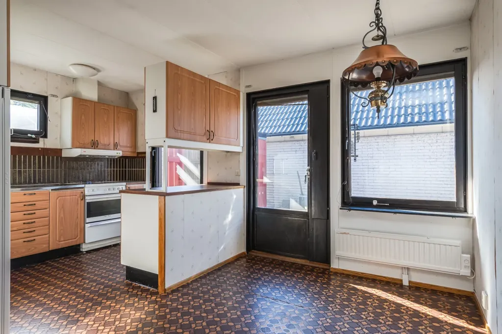 Cuisine - Family House with Development Potential in Åby