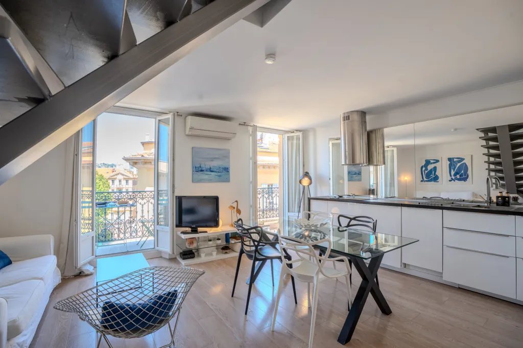 Elutuba - Duplex with Balcony and View in Nice Carré d'Or