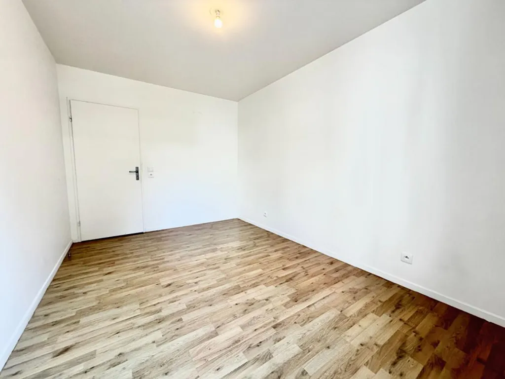 Stanze - 3-Bed Flat with Balcony in Saint-Ouen-l'Aumône