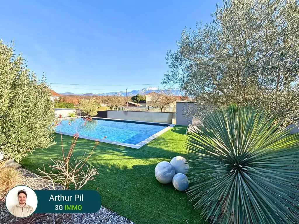 Bassein - Contemporary Architectural House with Pool in Rives