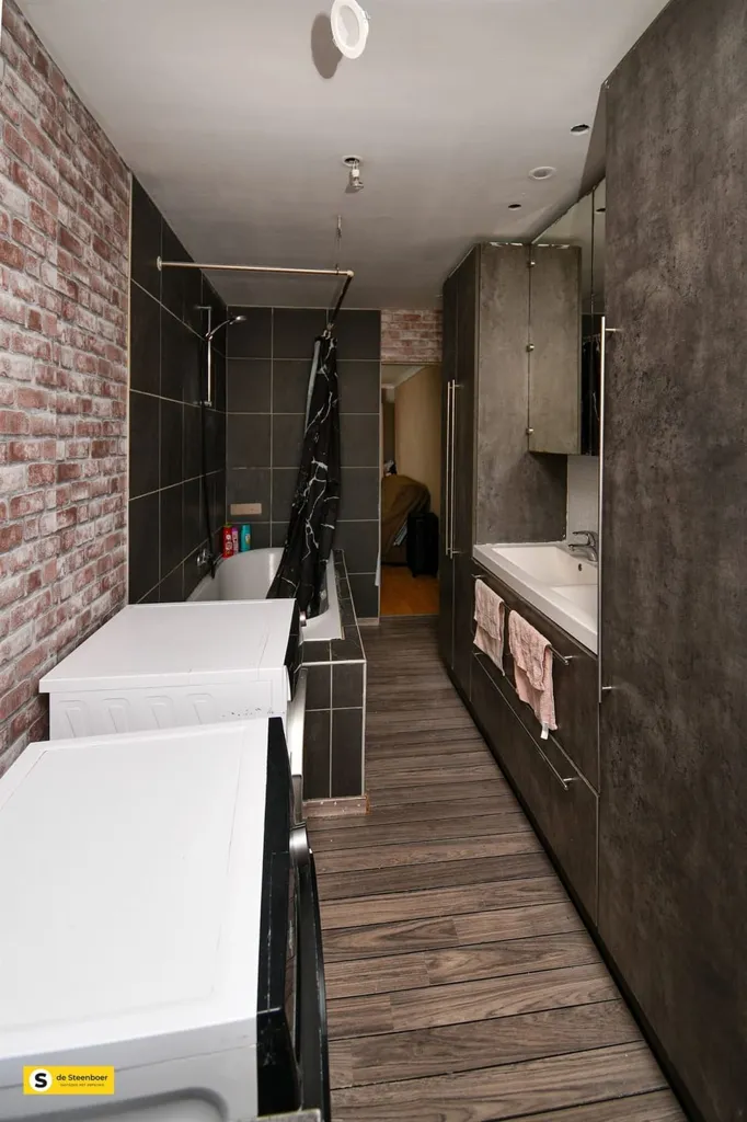 Salles de bain - Maison Charmante avec Terrasse à Deurne