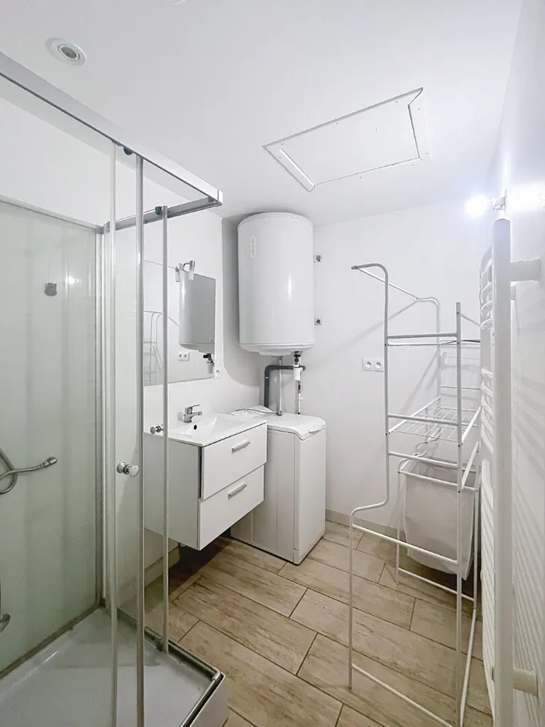 Salles de bain - Appartement Meublé au Dernier Étage à Luçon