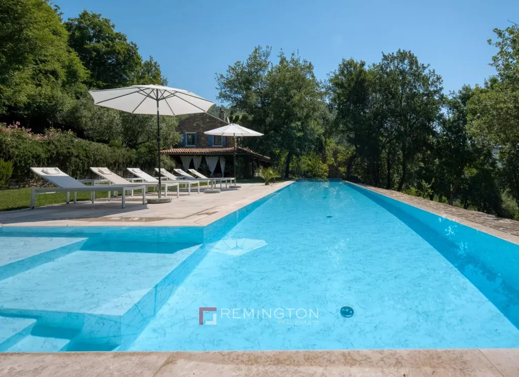 Bassein - Villa with Extensive Building Land in Central Istria