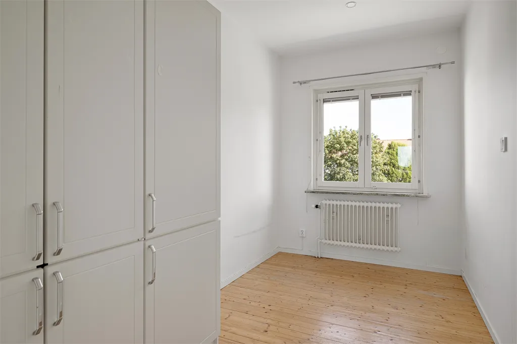 Magamistoad - Bright Two-Bedroom Flat with South-Facing Balcony in Katrineholm