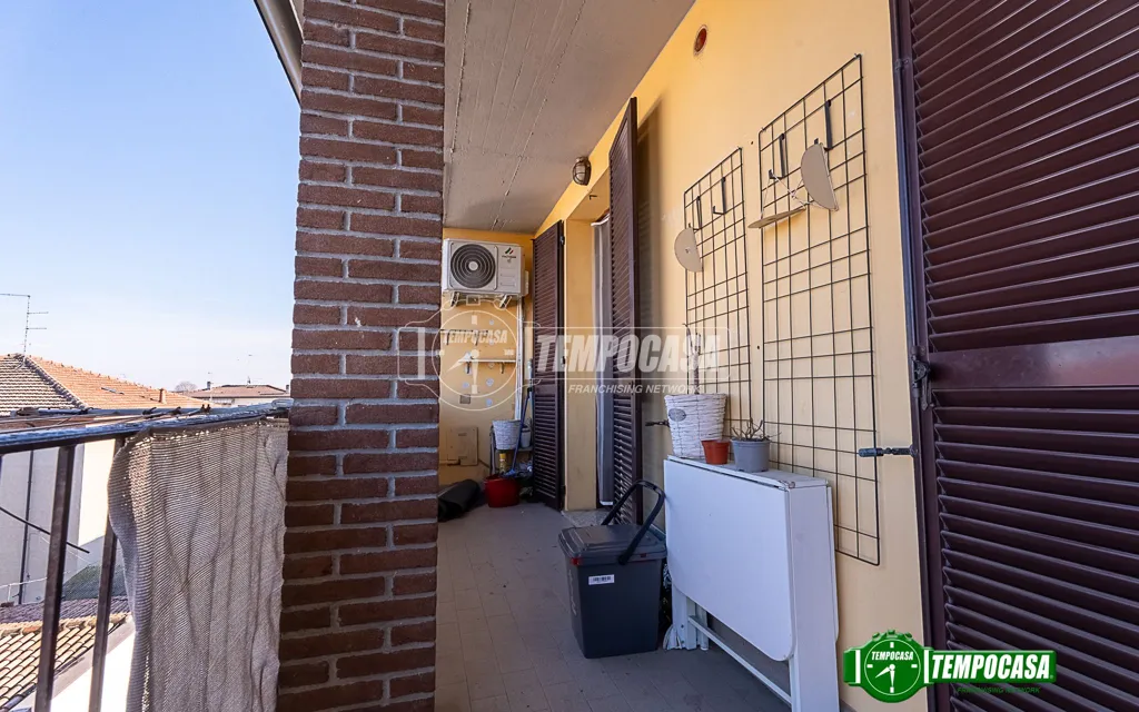 Rõdu - Sunny Apartment with Terrace in Rottofreno
