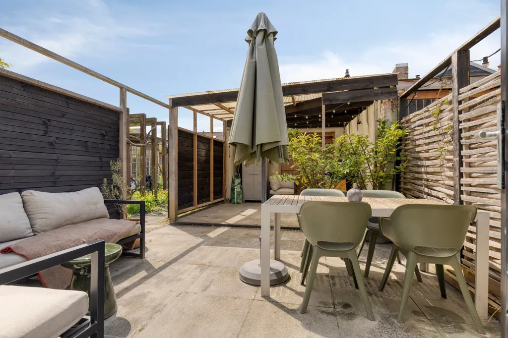 Terrass - Characterful House with Water View in Zeglis