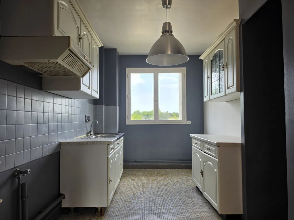 Cuisine - Appartement 5 Pièces avec Balcons dans Résidence de Standing