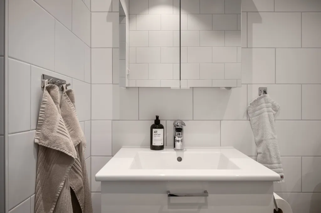 Bagni - Modern 4-Bedroom Flat with Balcony in Backadalsstigen