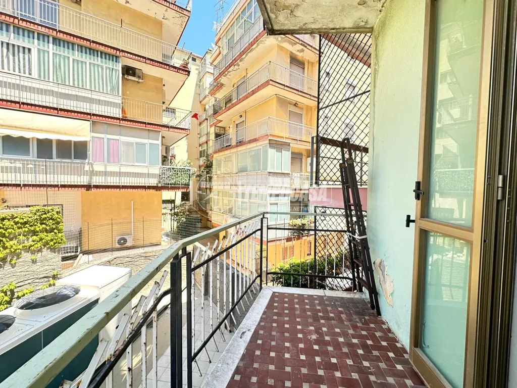 Rõdu - Central Triplex with Balconies in Messina