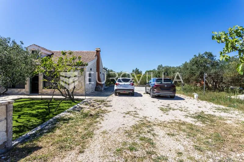 Exterior - House with Pool and Gallery in Gaćelezi