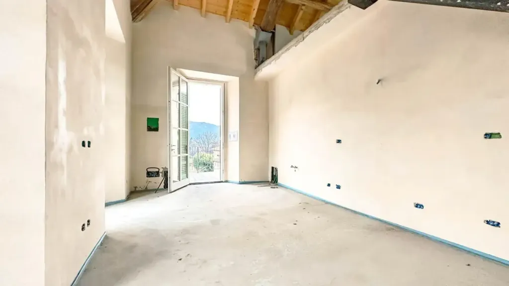 Toad - Rustic Monastery Apartment with Lake View in Cannobio