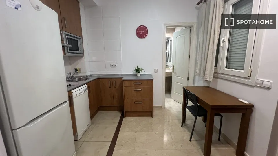 Köök - Furnished Studio in Universidad, Madrid