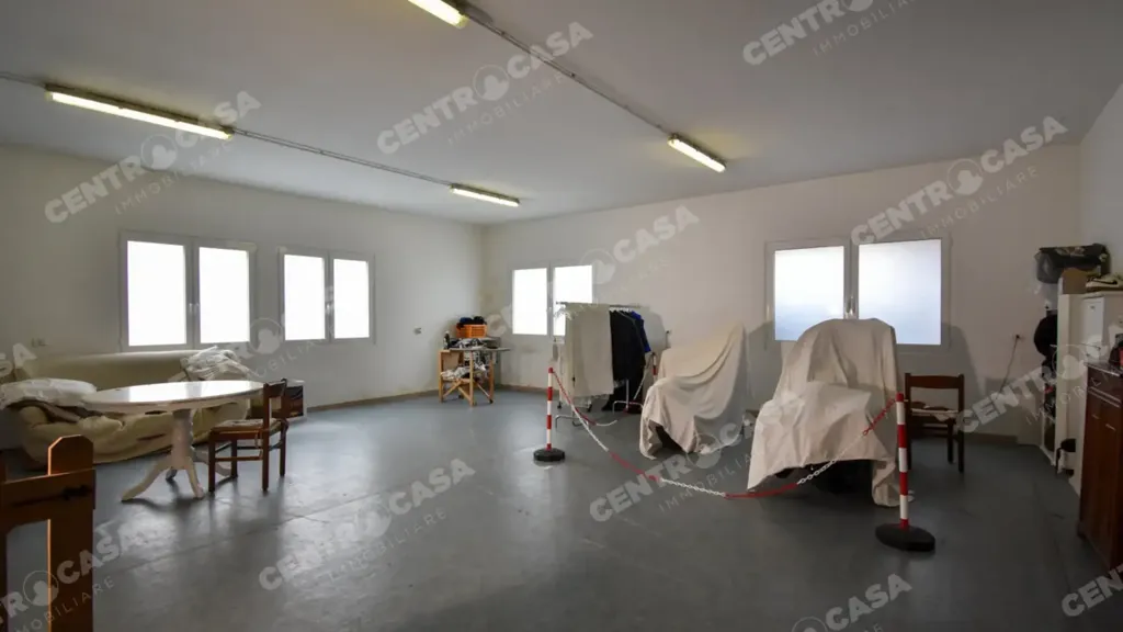 Pièces - Independent House with Large Storage in Legnago