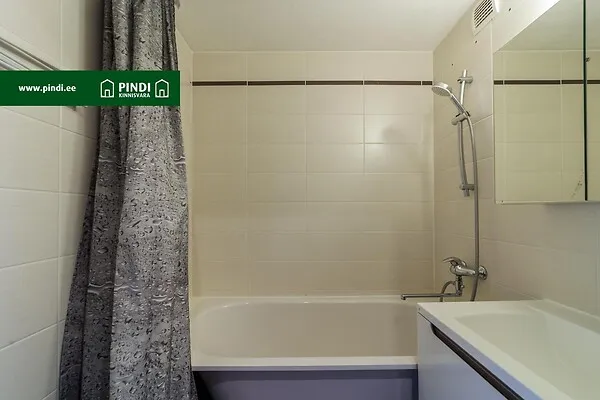 Salles de bain - 3-Bedroom Flat with Central Heating in Lasnamäe, Tallinn