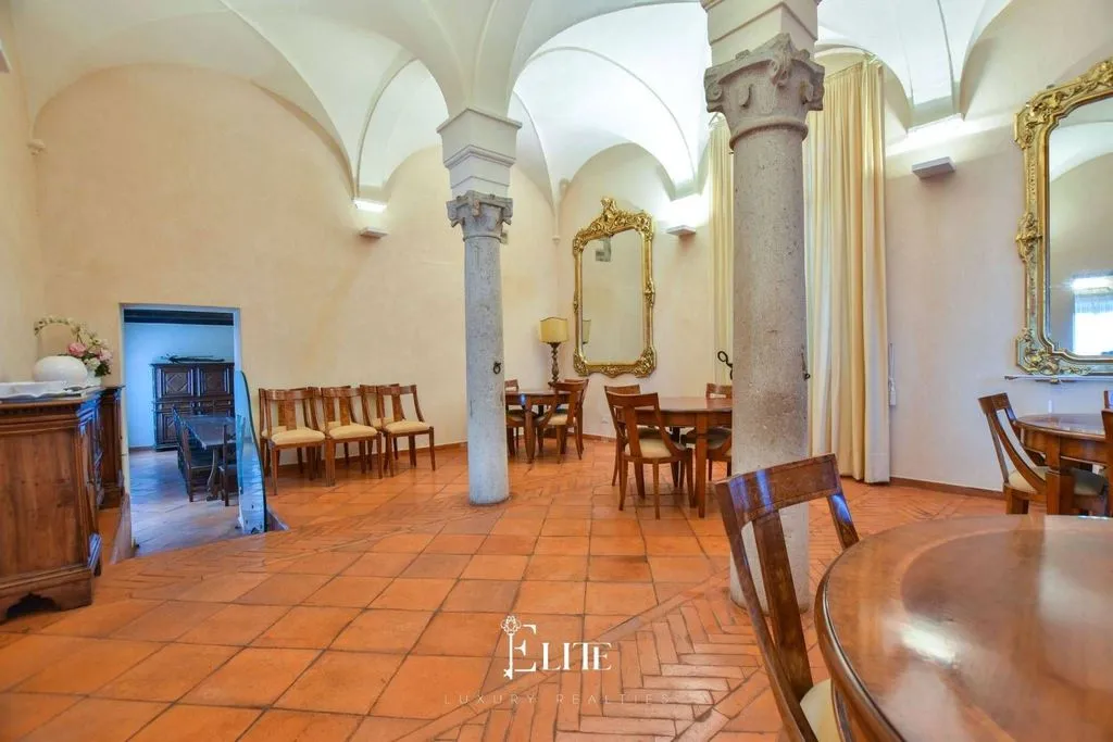 Söögituba - Historic Villa with Private Garden in Azzate