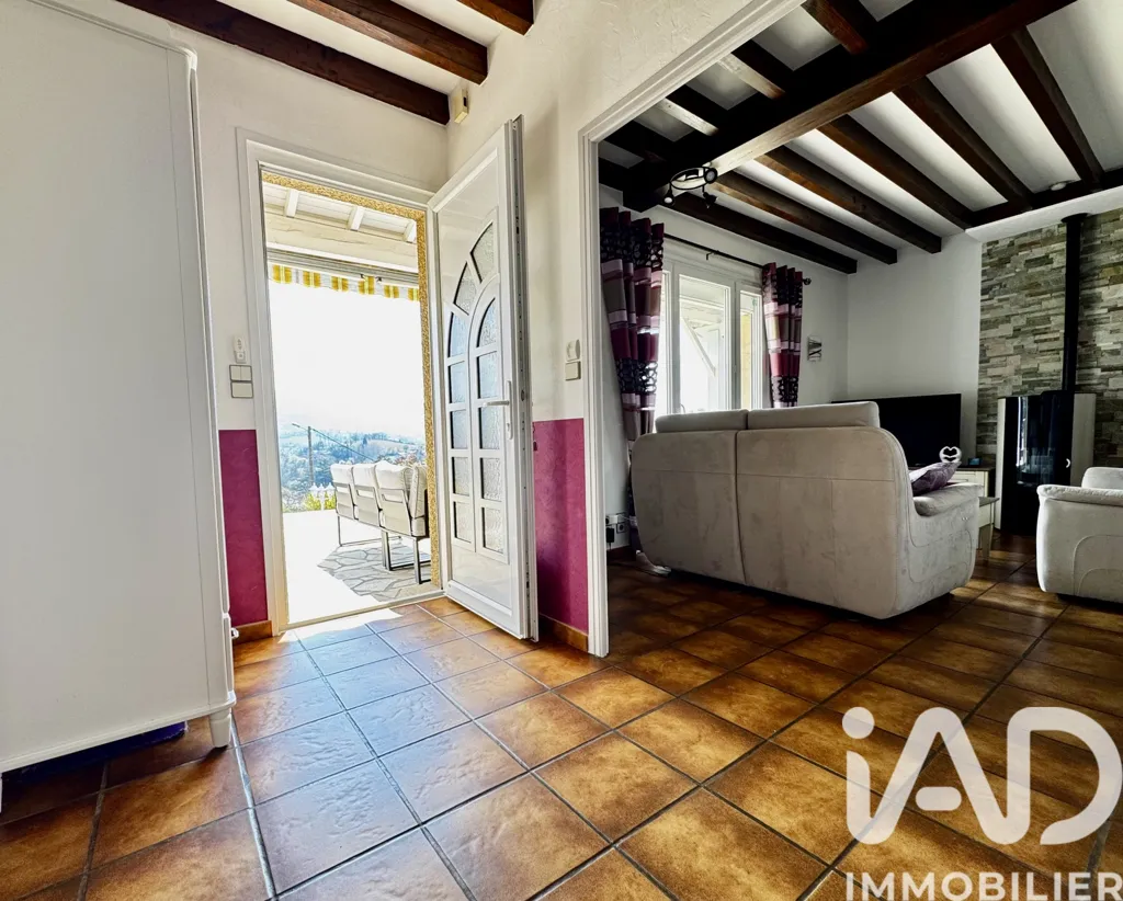 Soggiorno - Traditional House with Garden View in Saint-Chamond
