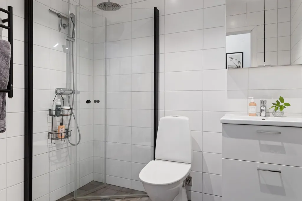Salles de bain - Modern Apartment with Garden in Ytterby