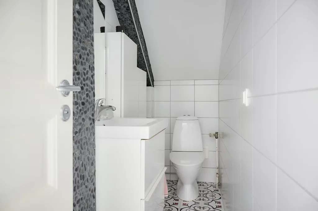 Bathrooms - Villa with Guest Apartment near Vättern