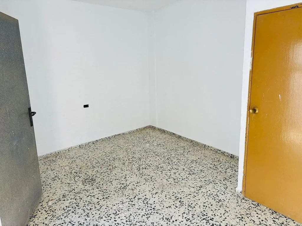Pièces - Semi-detached House for Renovation in Calicasas