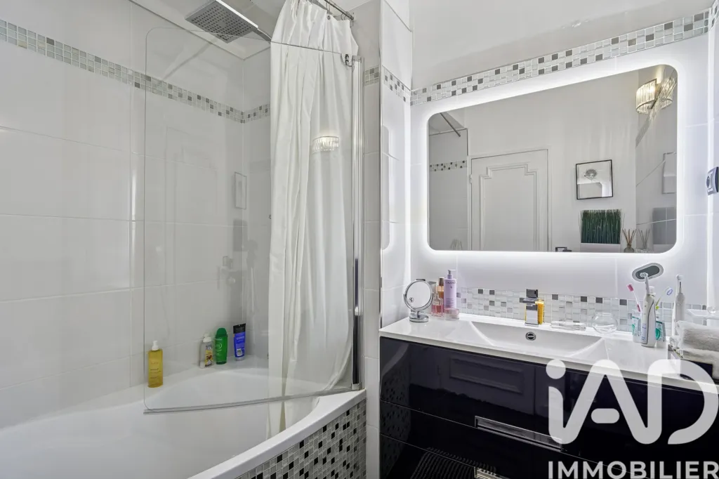 Salles de bain - Appartement avec Jardin à Neuilly-sur-Seine