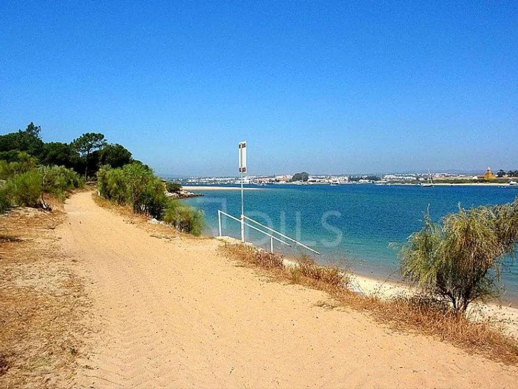 T2 Apartment with Sea View in Santa Luzia