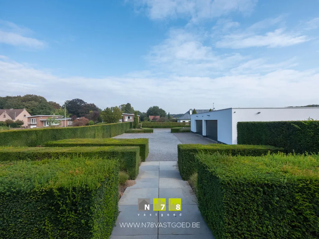 Jardin - Villa Moderne avec Appartement et Garage à Dilsen