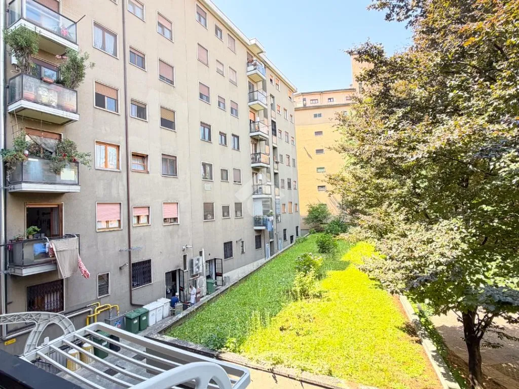 Rõdu - Elegant 2-Bedroom in Central Milan