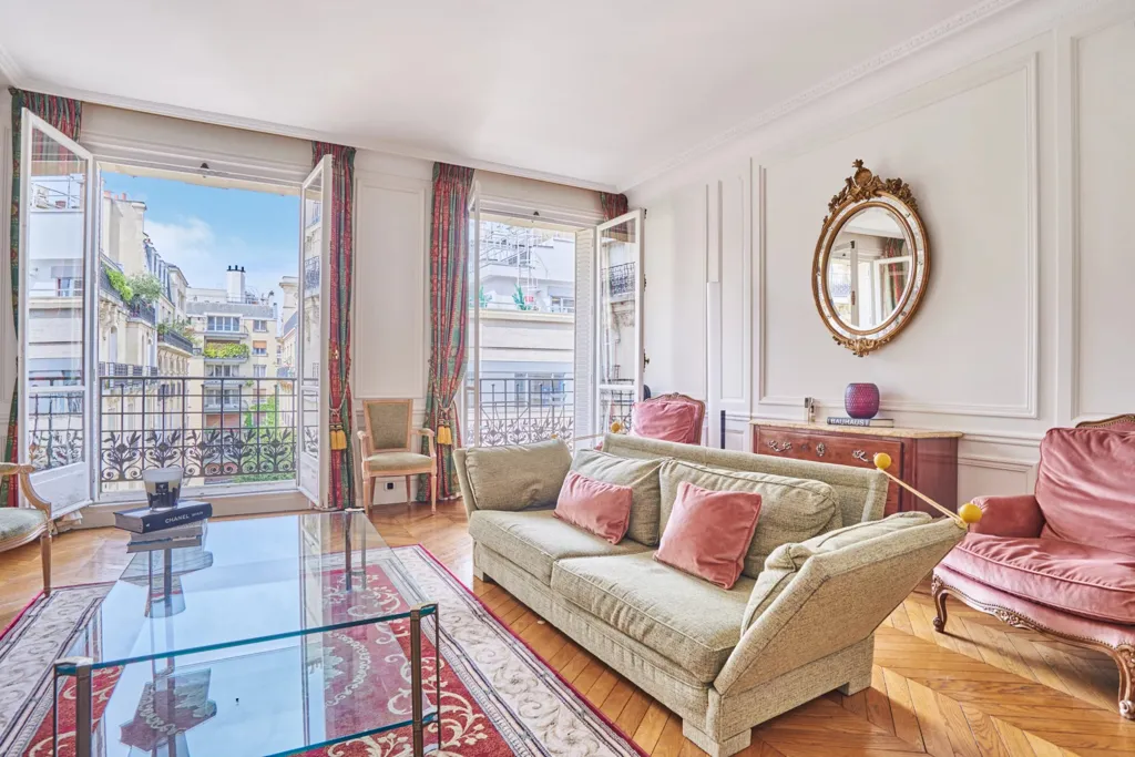 Séjour - Appartement Familial avec Balcons au 16e Arrondissement de Paris