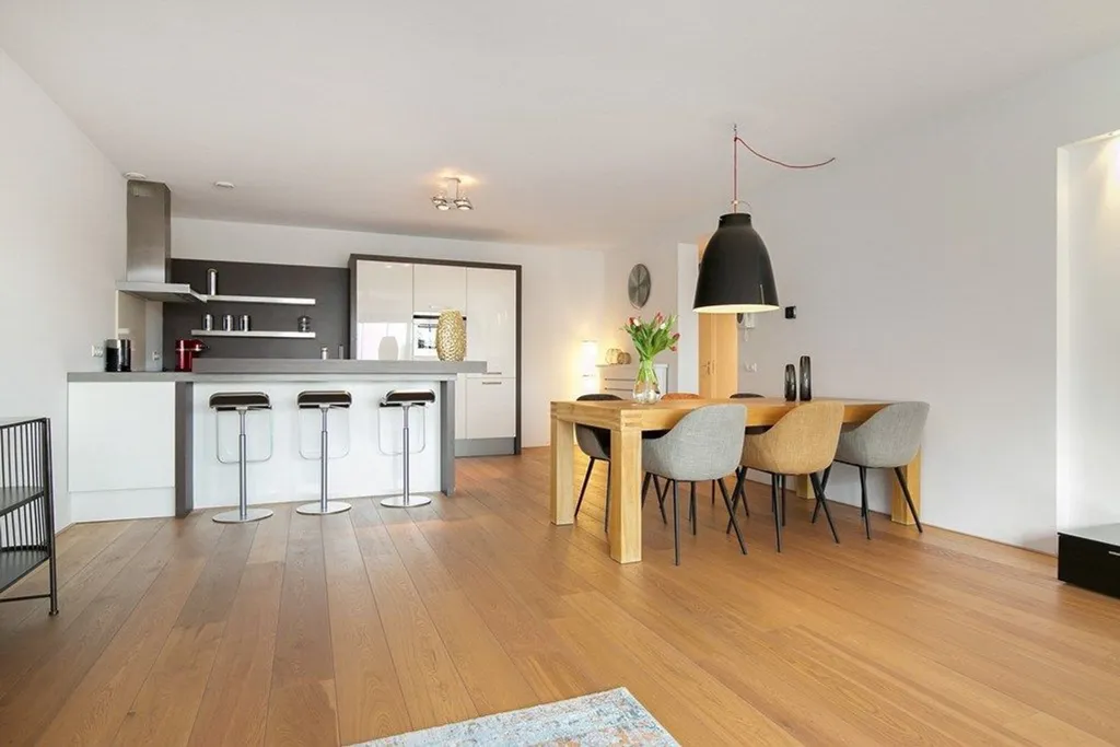 Elutuba - Modern 3-Room Apartment with City View in Rotterdam