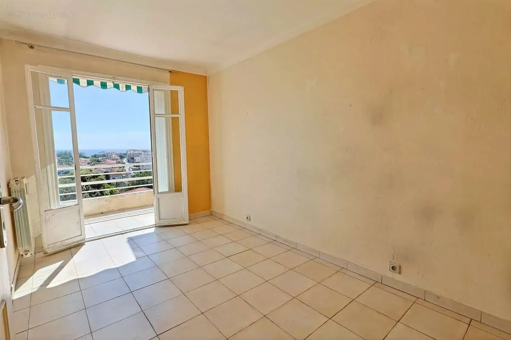 Stanze - 3-Piece Apartment with Sea View in Antibes