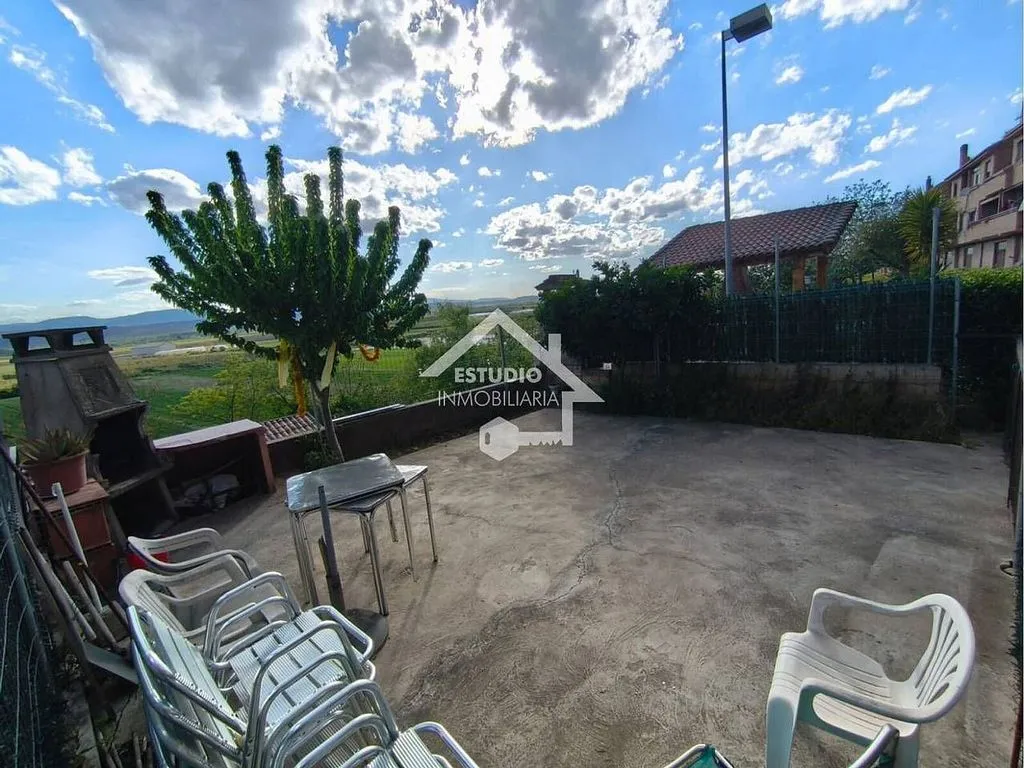 Terrasse - House with Terrace and Garage in Mendavia